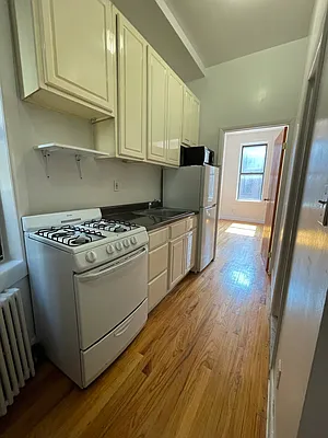 Rented by Peter R. Hungerford, LREB | media 22