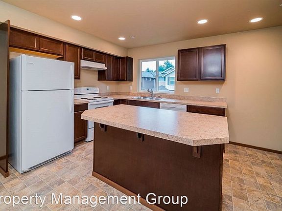 3rd image of 4305 113th Pl NE Unit 106