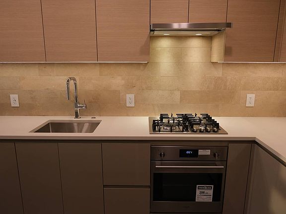4th image of 2108 Gilmore Ave #3709
