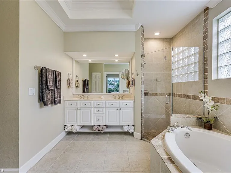 14734 Glen Eden Dr — Photo 16