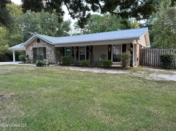 3131 Neptune Dr, Gautier, MS 39553
