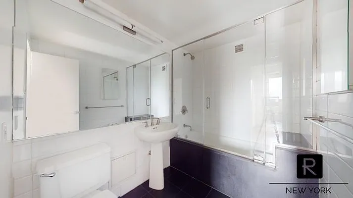 Rented by R New York | media 33