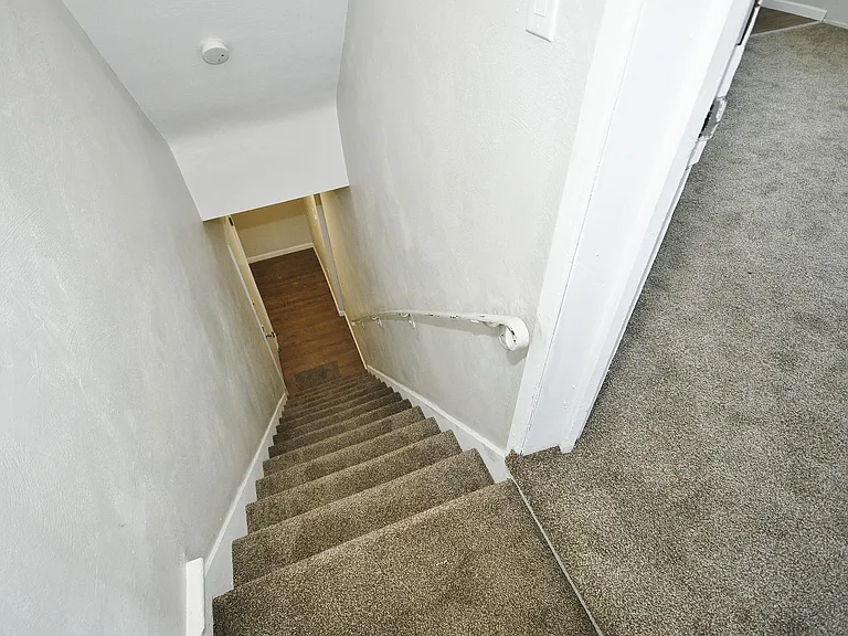 1103 Crosby St #2 — Photo 12