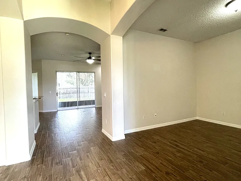 2722 Willow Creek Dr — Photo 5