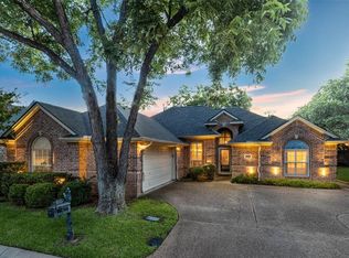 1008 Village Green Ct, Arlington, TX 76012