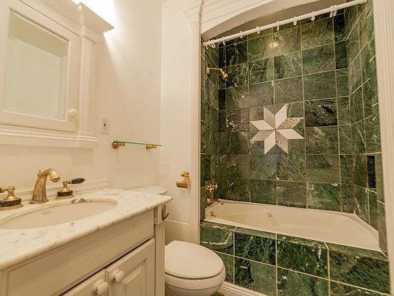 4th image of 30 W 69th St #9