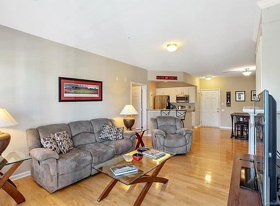 3rd image of 3260 Margellina Dr