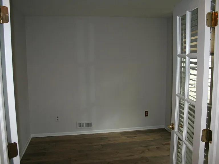 10 X 12 Bedroom, Den or Computer Room