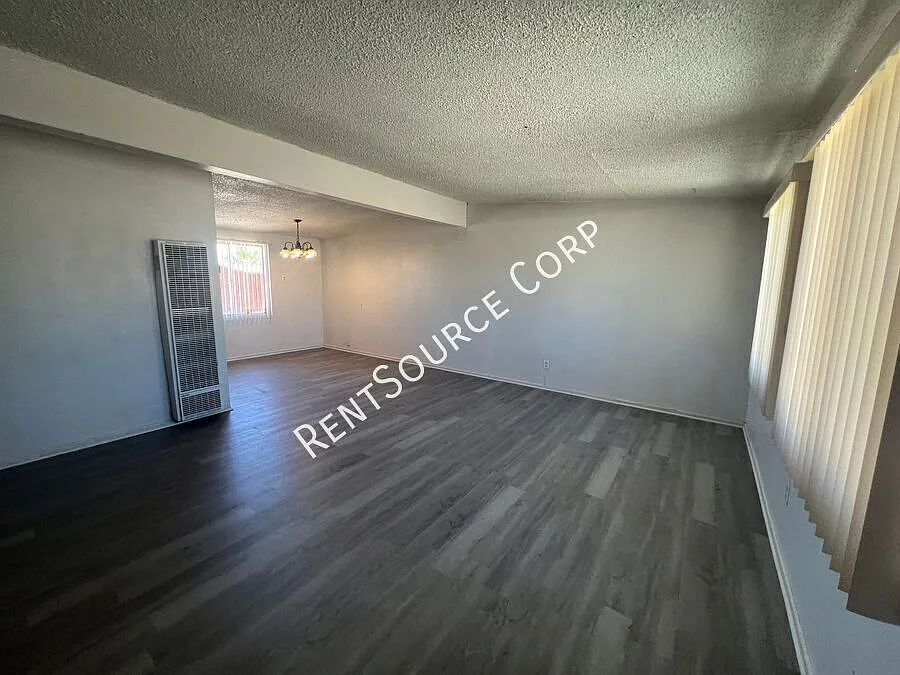 3 Bedroom Home For Rent in Barstow — Photo 4