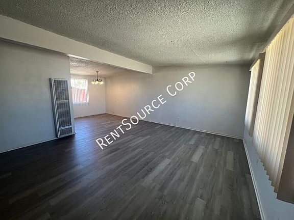 4th image of 1379 Riverside Dr