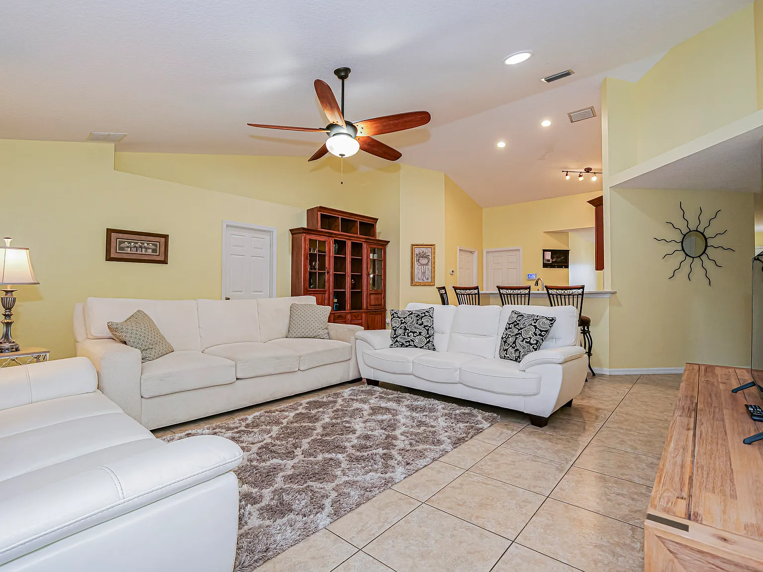 4 bed, 1934 sqft, $3,200 — Photo 3