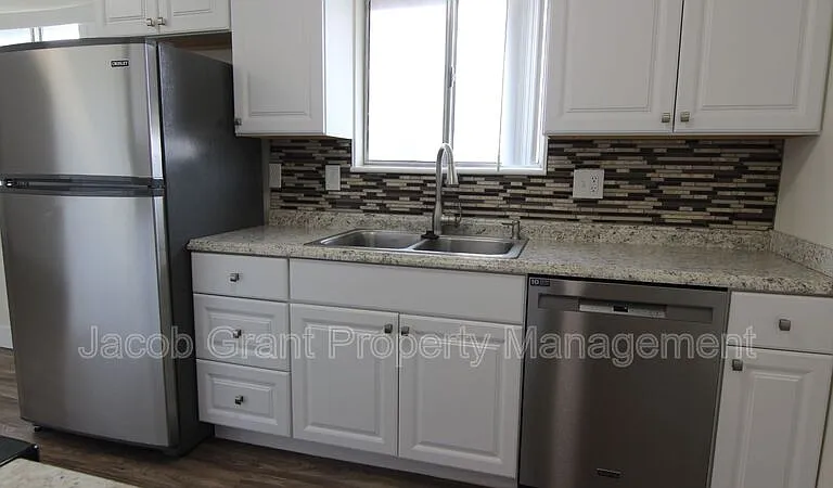 315 James Ave — Photo 4