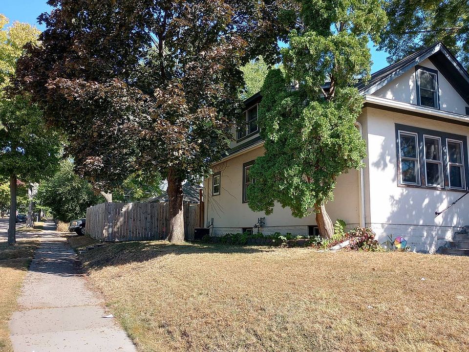 1st image of 1801 19th Ave NE #1