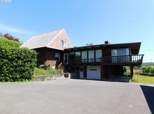 706 4th St, Myrtle Point, OR 97458