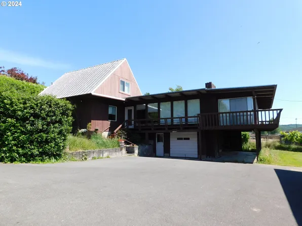 706 4th St, Myrtle Point, OR 97458