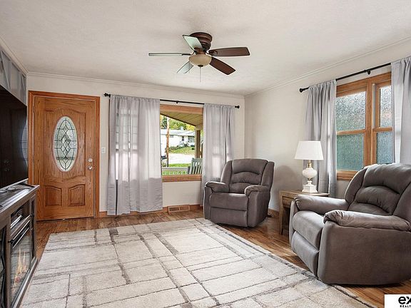 4th image of 212 Lois Ln