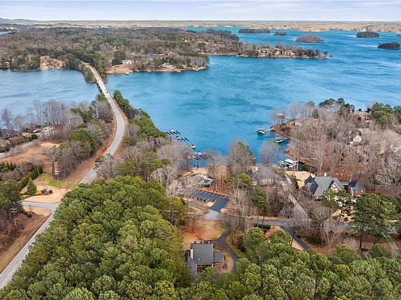 3rd image of 104 Emerald Pointe Dr