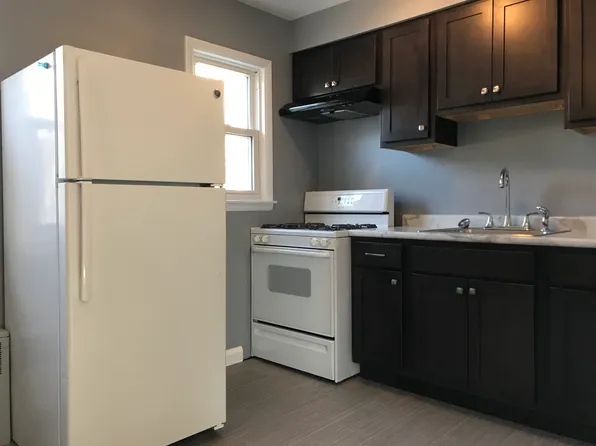 2952 N 76th St APT 2, Milwaukee, WI 53222