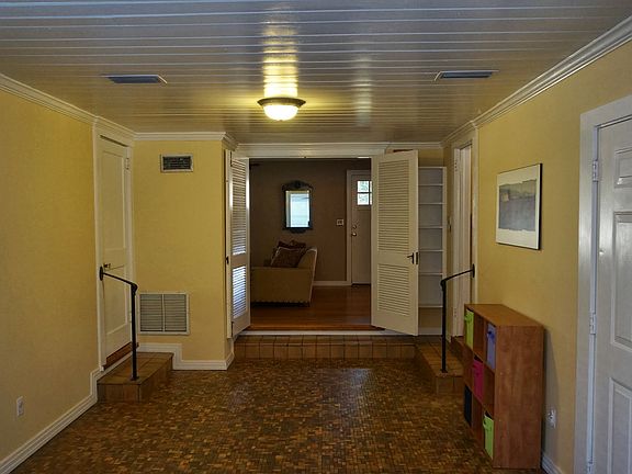 3rd image of 4225 Great Oaks Ln