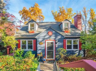 313 Lake Dr, Lake Peekskill, NY 10537