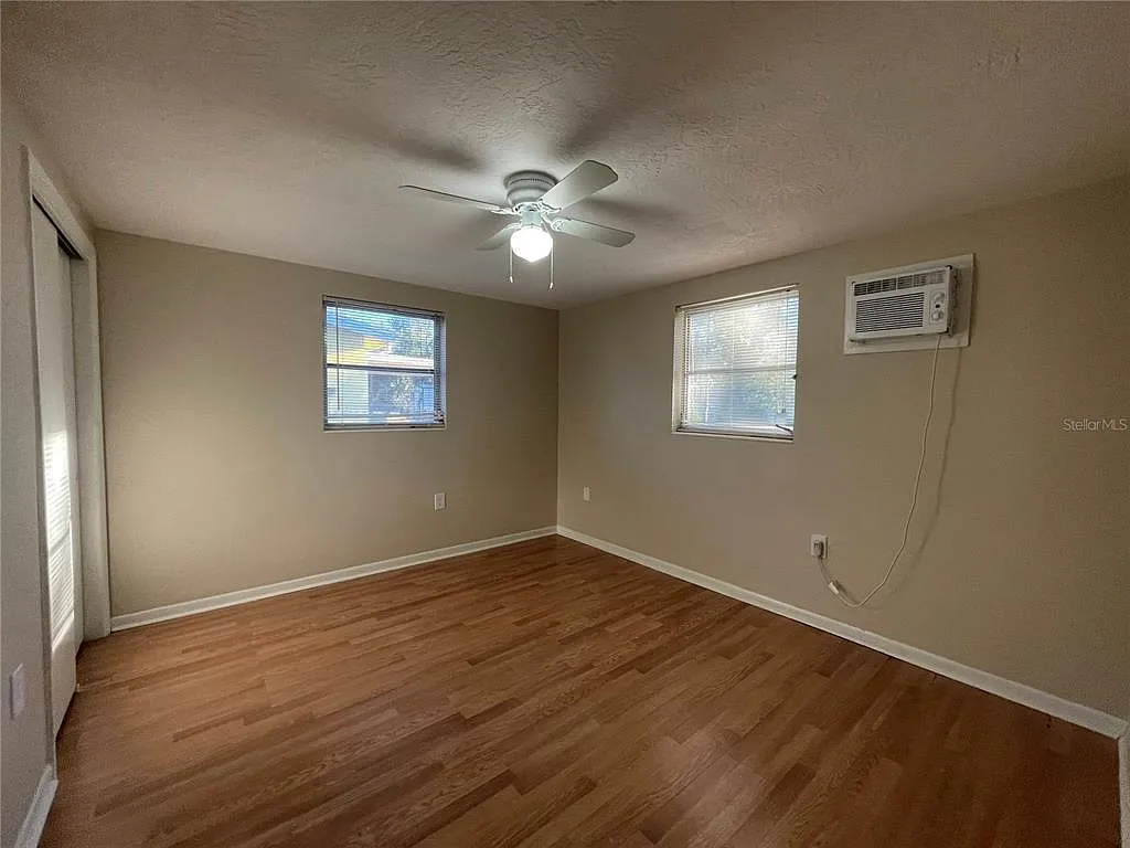 2 bed, 1.0 bath, 888 sqft, $1,350 — Photo 4