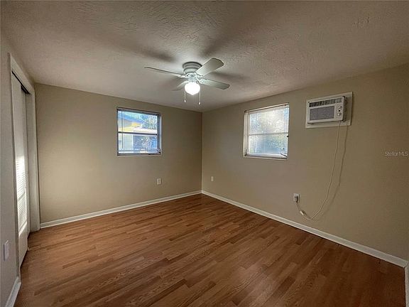 4th image of 8 Rose Ave