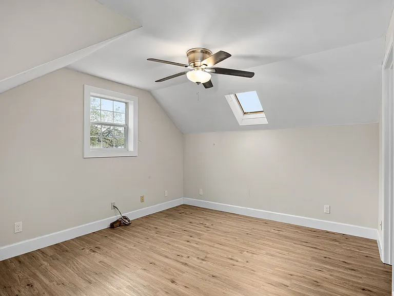 138 Hobson Ln — Photo 41