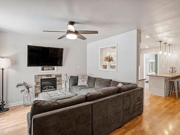 3rd image of 761 E Cardinal Dr