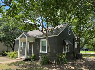 121 E 4th St, Flatonia, TX 78941