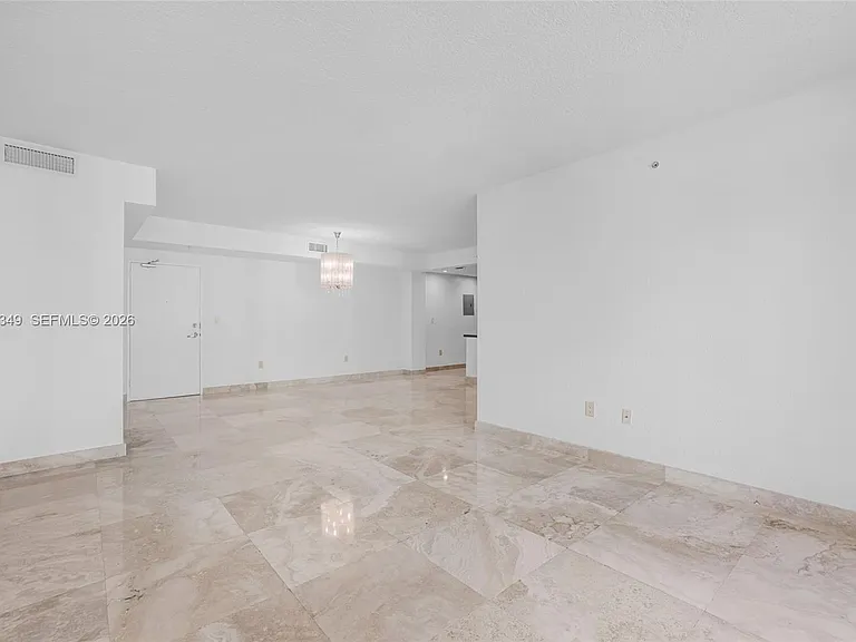 7501 E Treasure Dr #7M — Photo 12