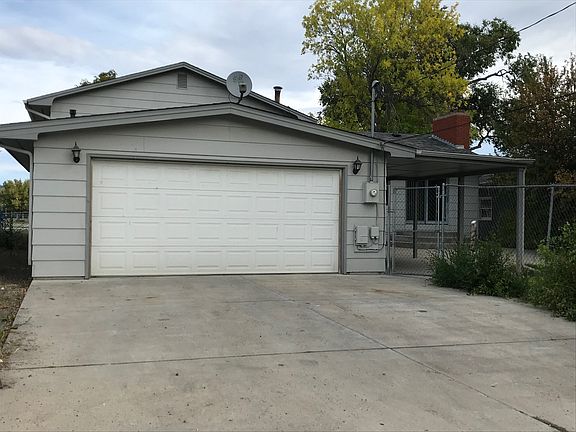 Double Garage in Back