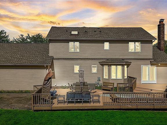 2nd image of 10501 Queens Way