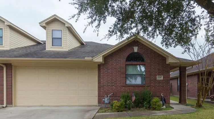 125 Live Oak Ln — Photo 2