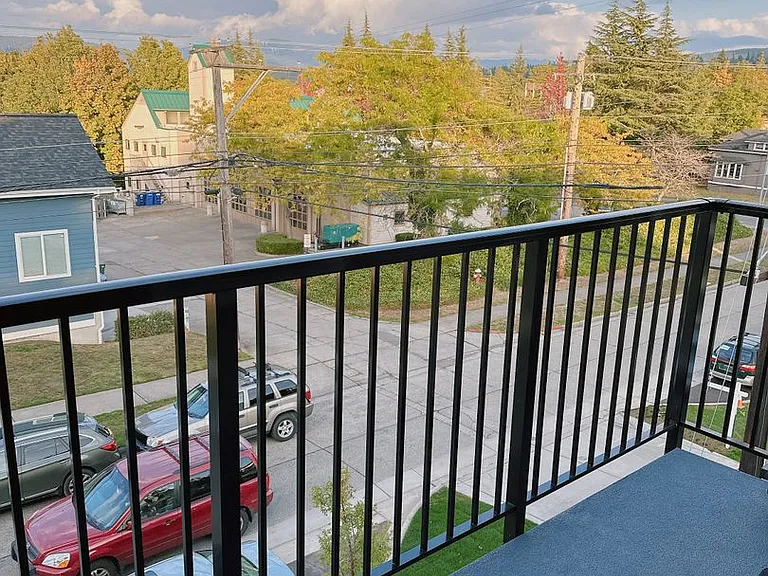 600 E Maple St — Photo 42