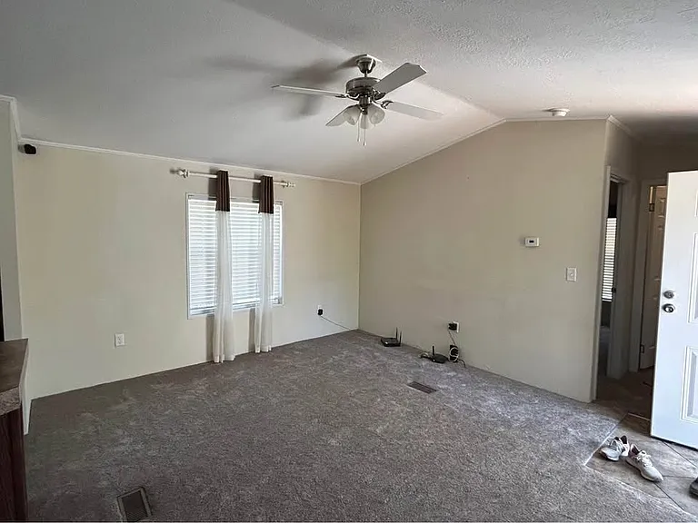 58 Charlsie Dr — Photo 4