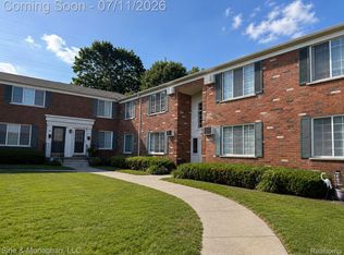 433 Miller Ave APT 203, Rochester, MI 48307