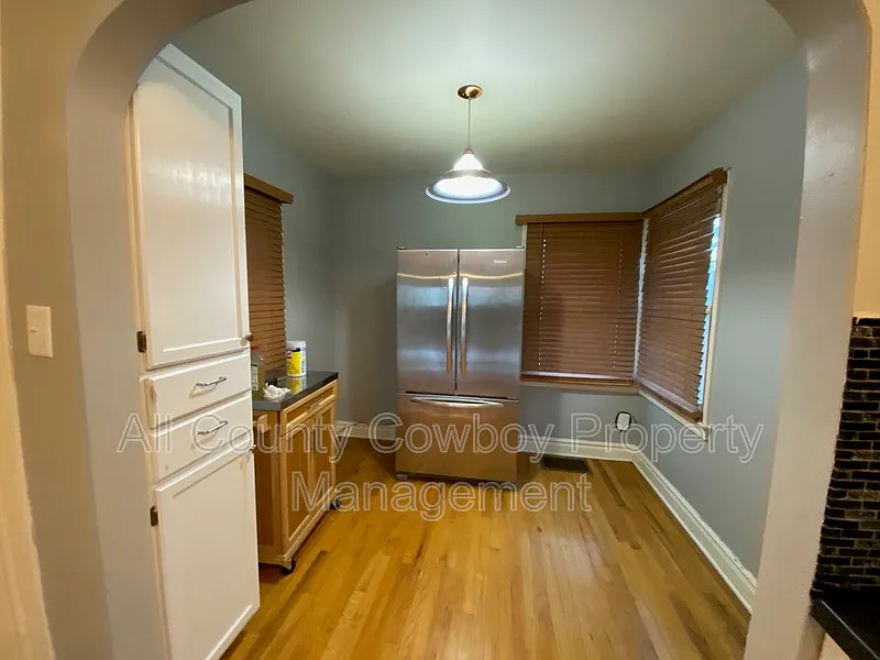 3 bed, 2.0 bath, 1900 sqft, $2,150 — Photo 4