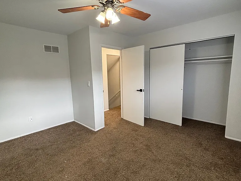 2718 Center St #D — Photo 8