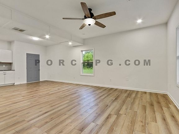 4th image of 105 W Callahan St