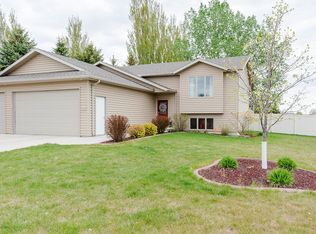 1106 Franklin St, Dickinson, ND 58601