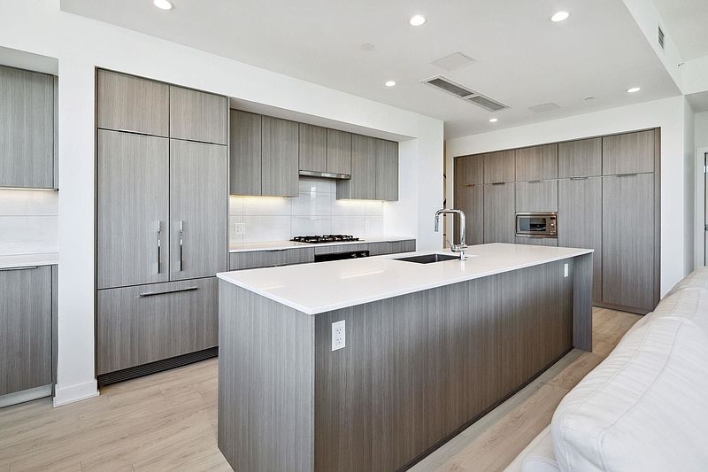 North Vancouver Apartment for rent - 3 Bedrooms — photo 13