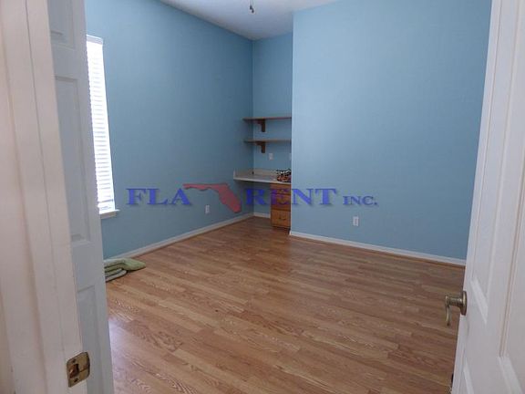 3rd image of 900 N Pine Ave