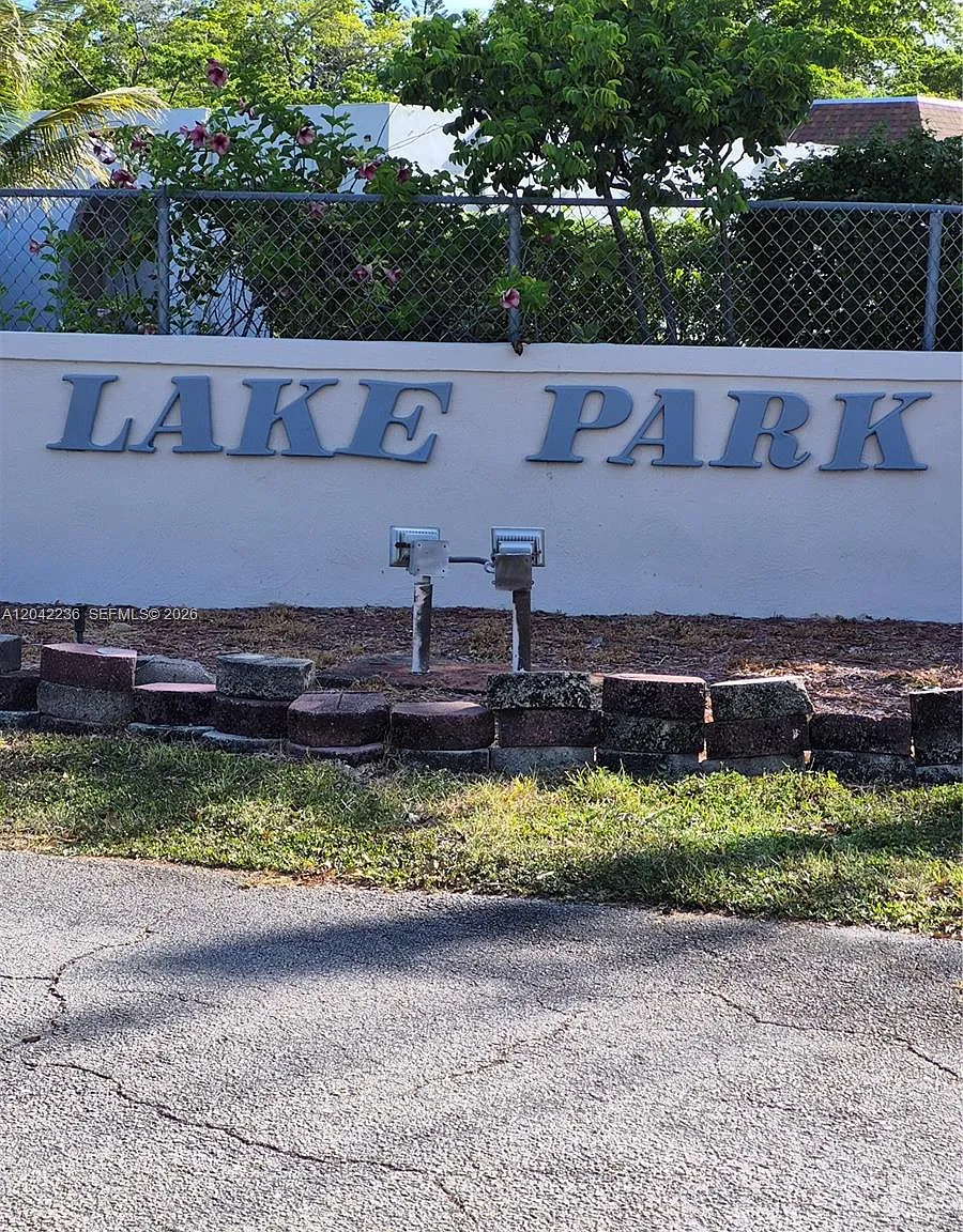 Lake Park Condo No 1 - Bl — Photo 1