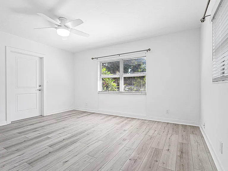 2060 NE 1st St #16 — Photo 24