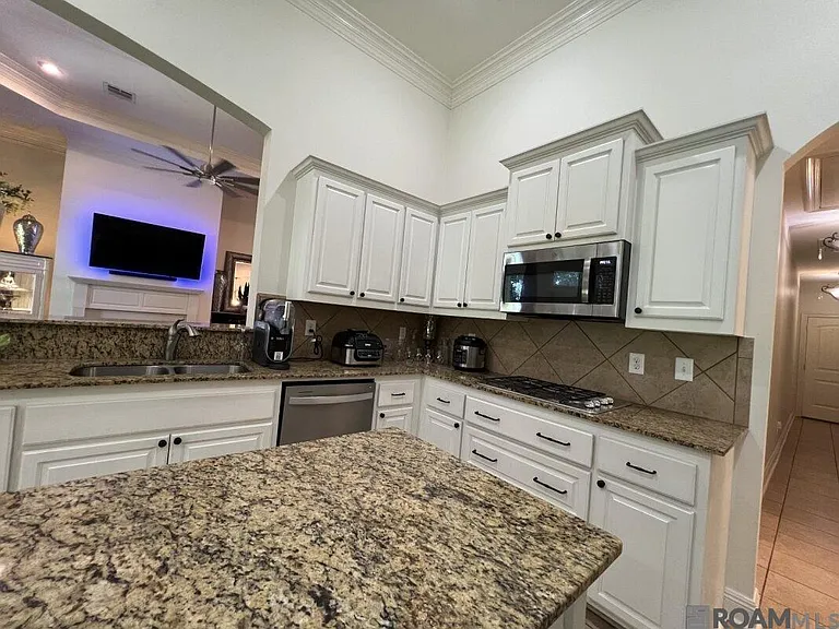2913 Country Lake Dr — Photo 13