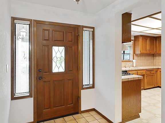 5th image of 527 River Oaks Dr