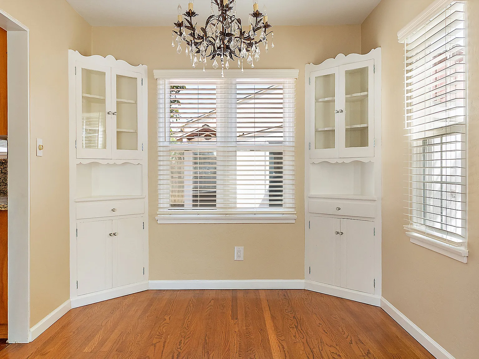 2 bed, 932 sqft, $2,750 — Photo 4