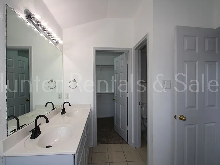 4910 Donegal Bay Ct — Photo 17
