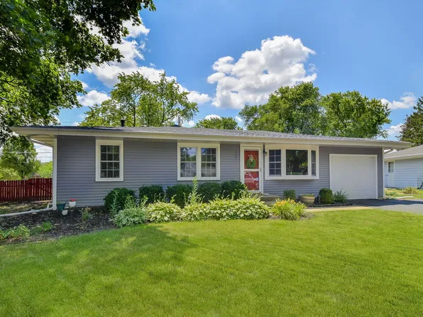 1747 Pleasant Ave, St Charles, IL 60174