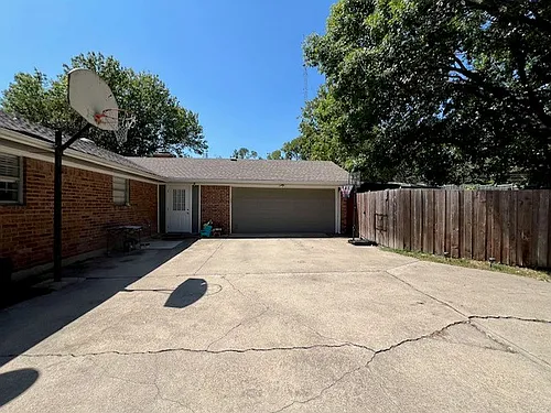 306 Briarwood Dr Photo 1